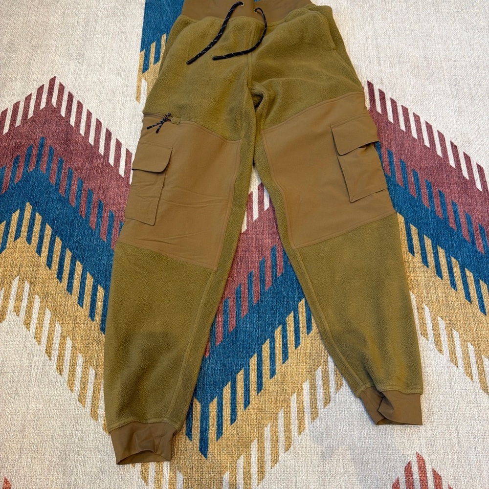 Women's lululemon fleece jogger size 4